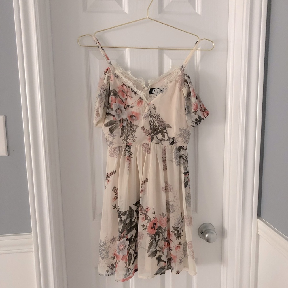 Lulu’s Off the shoulder Verona Floral Dress - XS
